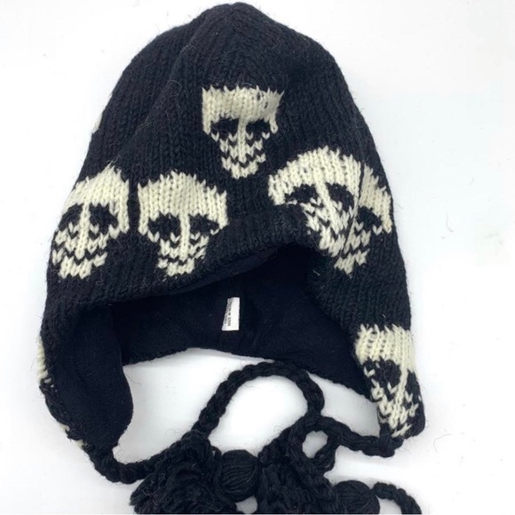 Skull Wool Beanie - Picture 5 of 10